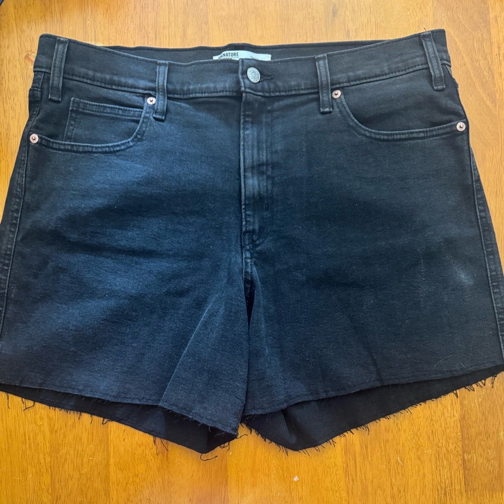 Signature by Levi Strauss Women's Black Jean Shorts EUC